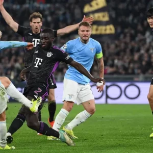 ФК "Бавария" осуждает расистские оскорбления, направленные в адрес защитника Дайота Упамекано после поражения в Лиге Чемпионов.