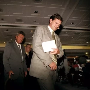 Как Гленна Ходдла уволили с поста главного тренера сборной Англии в конце 90-х – он оскорбил инвалидов