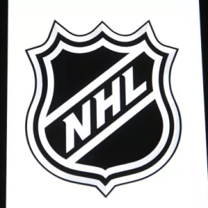 В дебютном матче в НХЛ Василий Пономарёв отметился голом и голевой передачей.