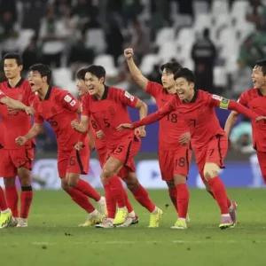 Южная Корея выигрывает у Саудовской Аравии в захватывающей серии пенальти и проходит в четвертьфинал Кубка Азии.