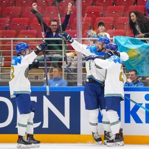 Казахстан отыгрался с 0:2 в матче с Норвегией, а затем победил по буллитам на ЧМ-2023