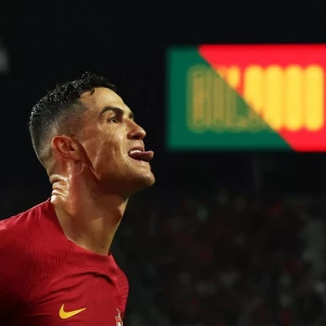 Роналду снова забил в ворота сборной Словакии и обеспечил Португалии место на Евро-2024
