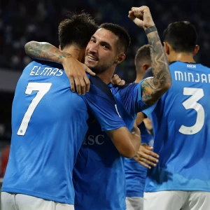 "Наполи" одолело "Фиорентину" и вышло в финал Суперкубка Италии