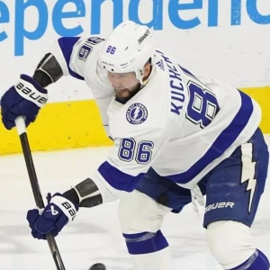Никита Кучеров стал первой звездой дня в НХЛ
