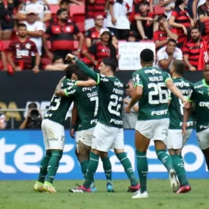 «Палмейрас» с Мурило победил «Фламенго» с Варелой и Айртоном в результативном матче за Суперкубок Бразилии