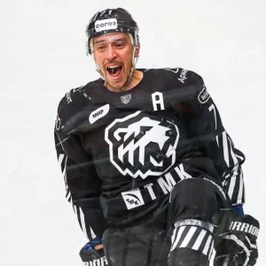 ««Трактор» одолел «Автомобилист» на своём льду в игре КХЛ»