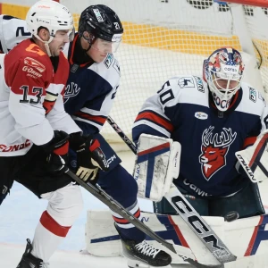 «Авангард» одолел «Торпедо» в игре КХЛ, сравняв счет с 0:2