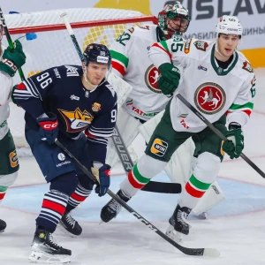 Победа "Ак Барса" над "Металлургом" в гостевом матче КХЛ после отставания в три шайбы