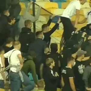 На матче киевского «Динамо» фанаты напали на болельщиков команды