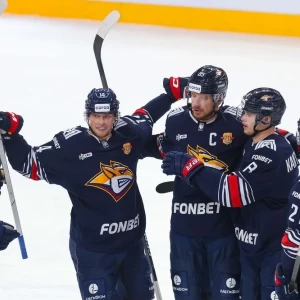 «Металлург» победил «Торпедо» в матче КХЛ, Кузнецов заработал первое очко