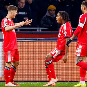 «Бенфика» одержала первую победу в сезоне Лиги чемпионов, обыграв «Аякс»