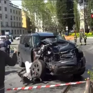 Иммобиле попал в ДТП в Риме. Его Land Rover столкнулся с трамваем