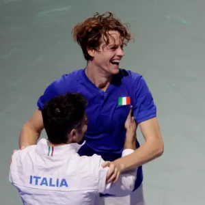 Великолепный грешник приводит Италию к победе в Кубке Дэвиса над Австралией