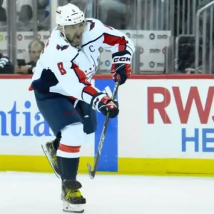 Александр Овечкин включен в список пятидесяти лучших хоккеистов, сыгравших наибольшее количество матчей в Национальной хоккейной лиге.