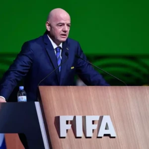 Глава ФИФА не исключает возможности участия сборной России на ЧМ-2026, сообщает РИА Новости.