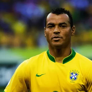 Футбольная легенда Бразилии Кафу вынужден продать свою виллу из-за долгов перед кредиторами.