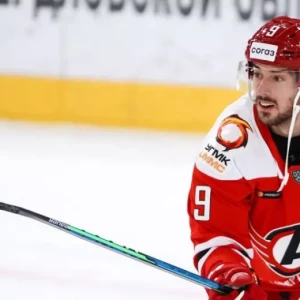 Канадский хоккеист Блэкер заверил, что не испытывал давления со стороны в связи с решением поехать в Россию