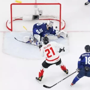 Победа Канады над Финляндией открыла молодежный чемпионат мира по хоккею
