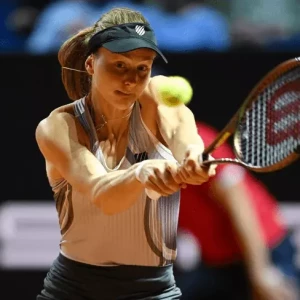 Самсонова победила Крейчикову и прошла в полуфинал турнира в Абу-Даби