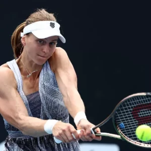 Самсонова обыграла Остапенко и вышла в полуфинал турнира в Пекине