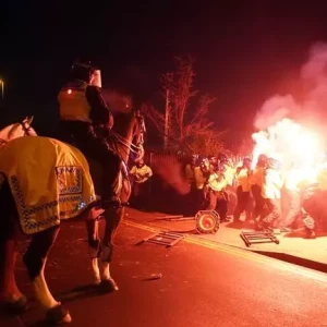 Конфликт с фанатами Легии Варшавы на стадионе Вилла Парк: четыре полицейских пострадали
