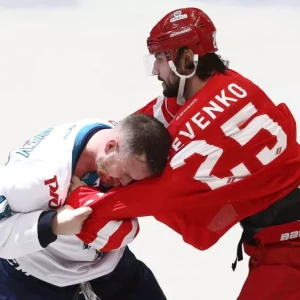 Бывший защитник «Спартака», белорусский тафгай Олег Евенко стал скаутом клуба НХЛ