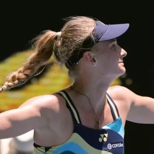 Линда Носкова не смогла осуществить свою юношескую мечту на Australian Open, проиграв квалификантке Даяне Ястремской в четвертьфинале.