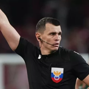 «Инцидент в матче «Факел» - «Динамо» вызывает недовольство», говорит экс-арбитр ФИФА Лапочкин.