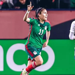 Сборная США по футболу проигрывает Мексике со счетом "два ноль" благодаря паре невероятных голов в исторической победе.
