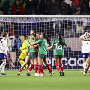 Женская сборная США потерпела второе поражение от Мексики со счётом 2:0, создав огромную сенсацию в футболе.