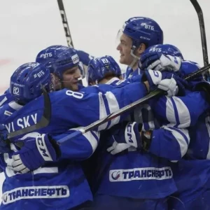 Хоккейное клуб "Динамо" из Москвы сделало предложения о квалификации 15 игрокам.