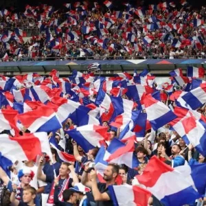 Французская полиция задержала 39 фанатов в Париже во время матча футбольной сборной против Дании