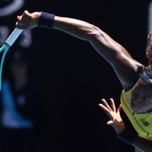 Коко Гофф продемонстрировала новый подачу во время разгрома в первом раунде на Australian Open