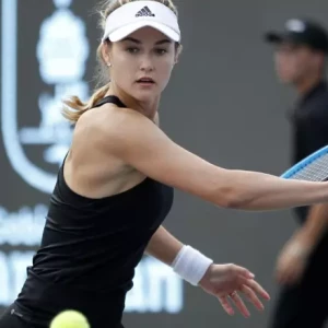 Российская теннисистка прошла в следующий этап турнира после отказа соперницы