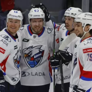 «Лада» одержала победу над минским «Динамо» в хоккейном матче КХЛ.