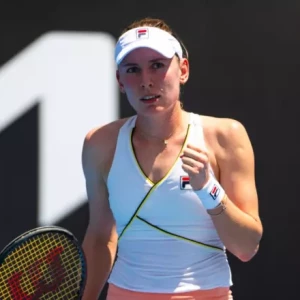 Александрова пробилась в четвертьфинал теннисного турнира в Линце