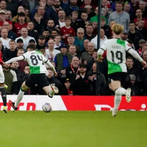 Гол Диалло в последние секунды принес победу Манчестер Юнайтед над Ливерпулем в захватывающем матче Кубка Англии.