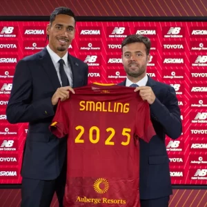 Смоллинг и «Рома» продлили контракт до 2025 года. Защитник играет в клубе с 2019-го