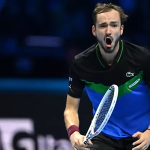 Определение главного соперника Медведева на итоговом турнире ATP, по словам Надежды Петровой.