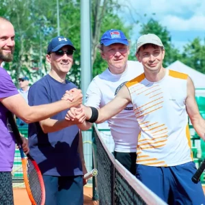 Московские и петербургские спортивные журналисты отметили профессиональный праздник теннисным турниром