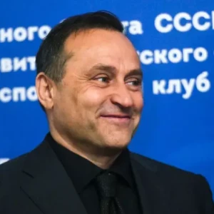 «Это значительное достижение для нашей тренерской школы в России», — отметил Свищев, комментируя второе место Слуцкого в Китае.