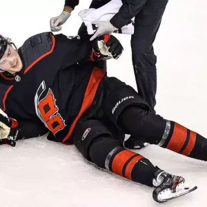 Андрей Свечников будет готов к старту нового сезона НХЛ, заявили в «Каролине»