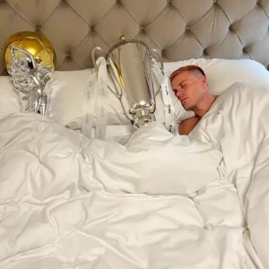 Кокорин снялся в постели с двумя трофеями – чемпиона Кипра и лучшего игрока лиги