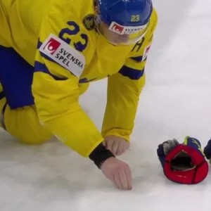 Игрок сборной США Гарланд выбил клюшкой зуб шведу Рэймонду