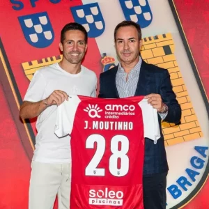 Моутинью подписал контракт с "Брагой" и заработает 400 тысяч евро в год, став чемпионом Европы.