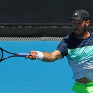 Боллбою плохо стало во время матча на Australian Open.
