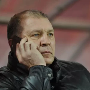 Григорий Иванов на скамейке выражал много эмоций, но тренер "Урала" принимал все решения самостоятельно, - Парфенов.