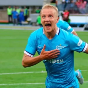 Игорь Смольников, 35-летний футболист, объявил о своем уходе из спорта