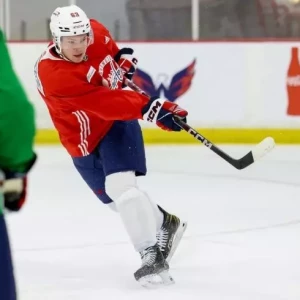 Протас оказывал помощь Мирошниченко в общении с Карбери перед дебютом россиянина в НХЛ.