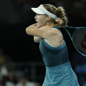 Теннис. Четвертьфинал WTA-1000 в Дубае. Матч Андреева - Швёнтек.